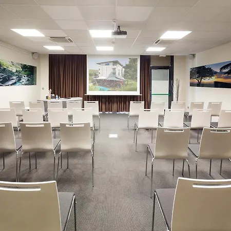 Mercure La Duranne Gare Tgv Hotel 4*